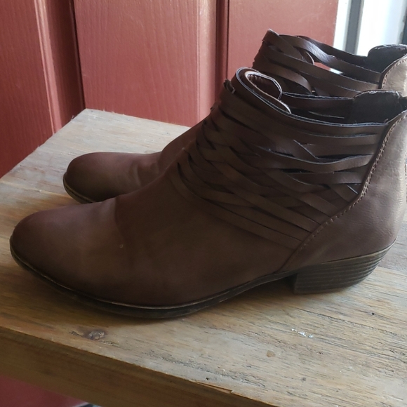 Boots - Picture 1 of 3